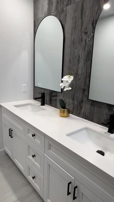Twin arch mirrors - Shaker vanity · Matte black